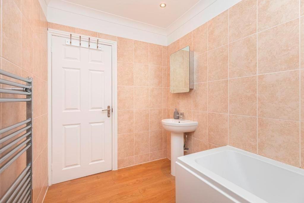Bournecoast - Clifftop Apartment With Garden -Fm827 Bournemouth Exteriör bild
